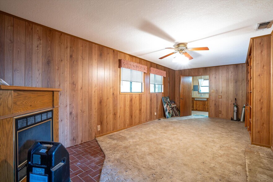 More Photos Of 22 Chaparral Dr, Fredericksburg Storefront Retail Office For Sale