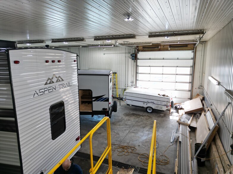 More Photos Of 2724 Laurier St, Clarence-Rockland Service For Lease