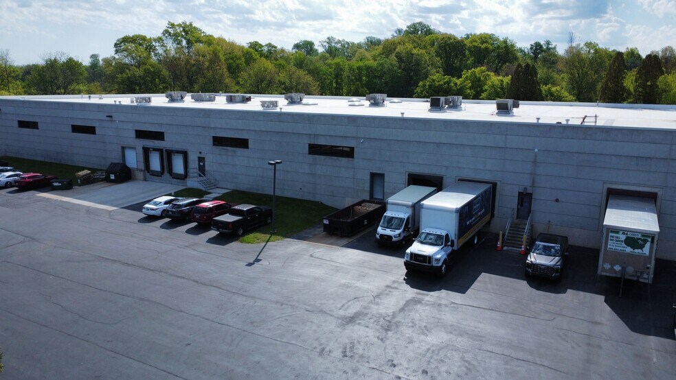 More Photos Of 4355 County Line Rd, Chalfont Showroom For Lease