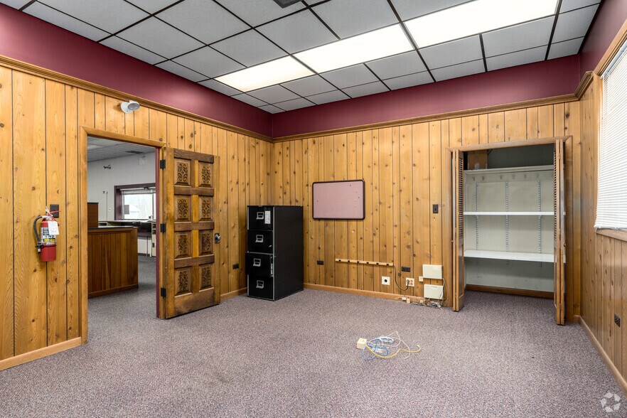 More Photos Of 347-349 Main St, Simpson Bank For Sale