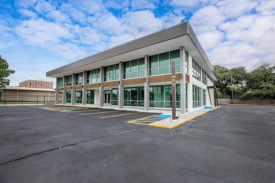 More Photos Of 8845 Long Point Rd, Houston Medical For Lease