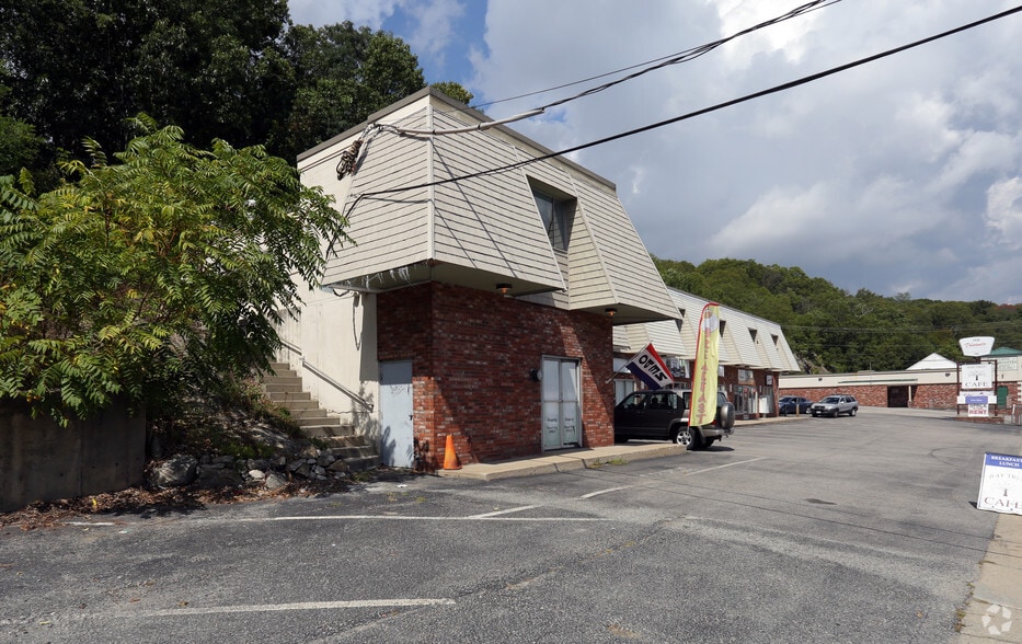 More Photos Of 1031 Plainfield St, Johnston Storefront Retail Office For Lease