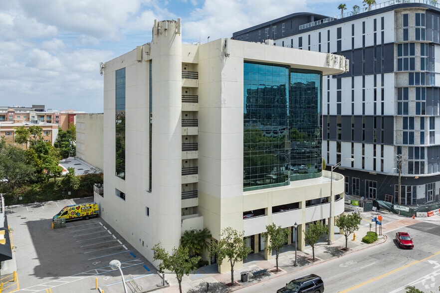 More Photos Of 5975 Sunset Dr, Miami Medical For Sale