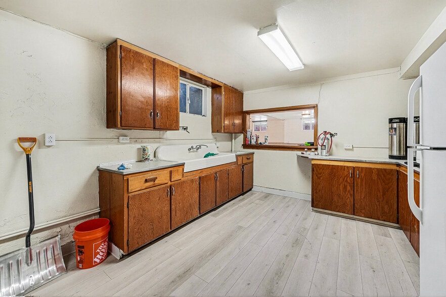 More Photos Of 1950 Ford St, Golden Loft Creative Space For Sale