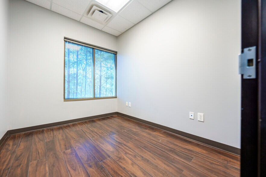 More Photos Of 4275 Johns Creek Pky, Suwanee Unknown For Lease