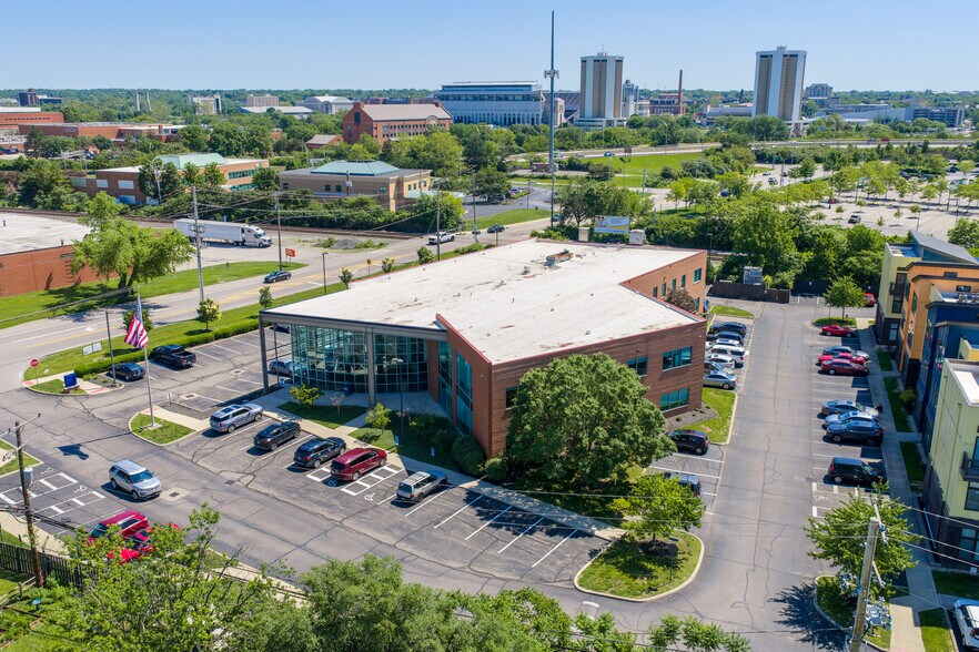 More Photos Of 807 Kinnear Rd, Columbus Medical For Sale