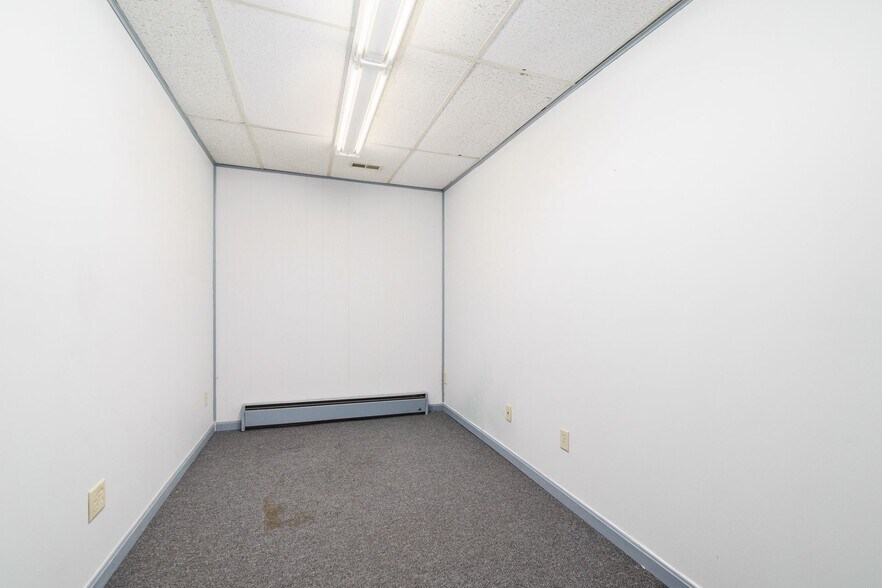 More Photos Of 261 W Johnstown Rd, Columbus Coworking Space