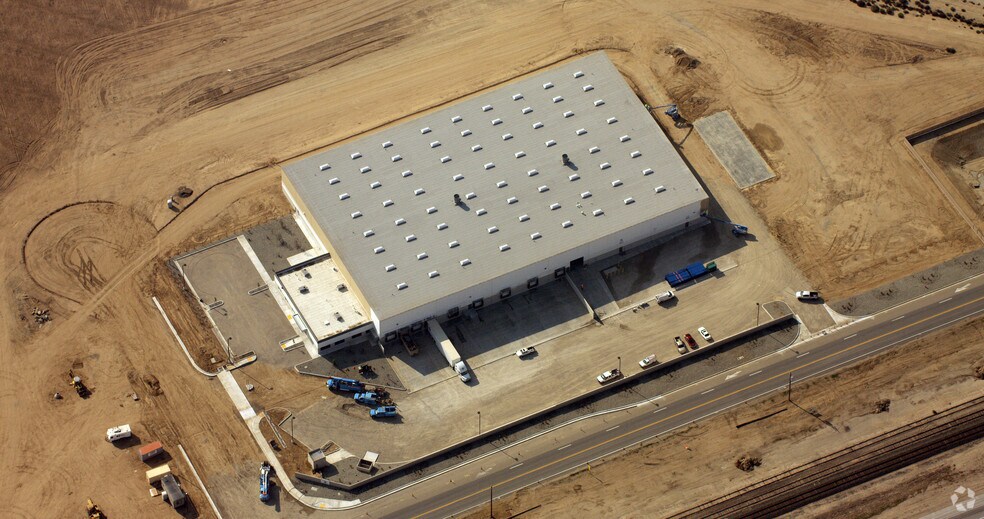 More Photos Of 6850 New Kapittel Ct, Shafter Warehouse For Lease