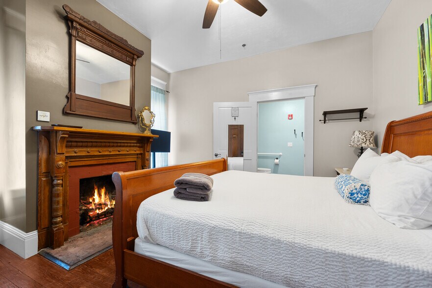 More Photos Of 221 SE 7th St, Gainesville Hospitality For Sale