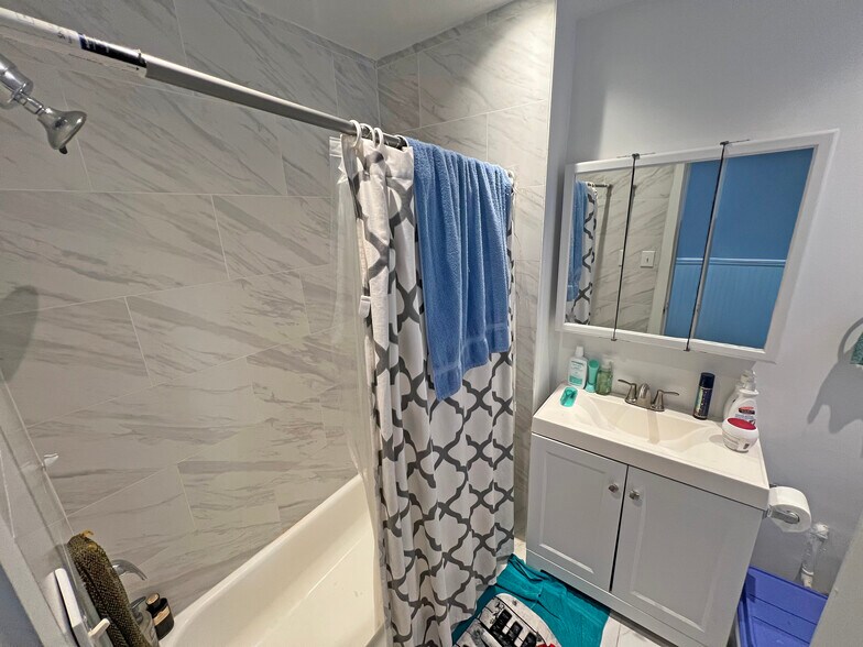 More Photos Of 7661 N Sheridan Rd, Chicago Apartments For Sale