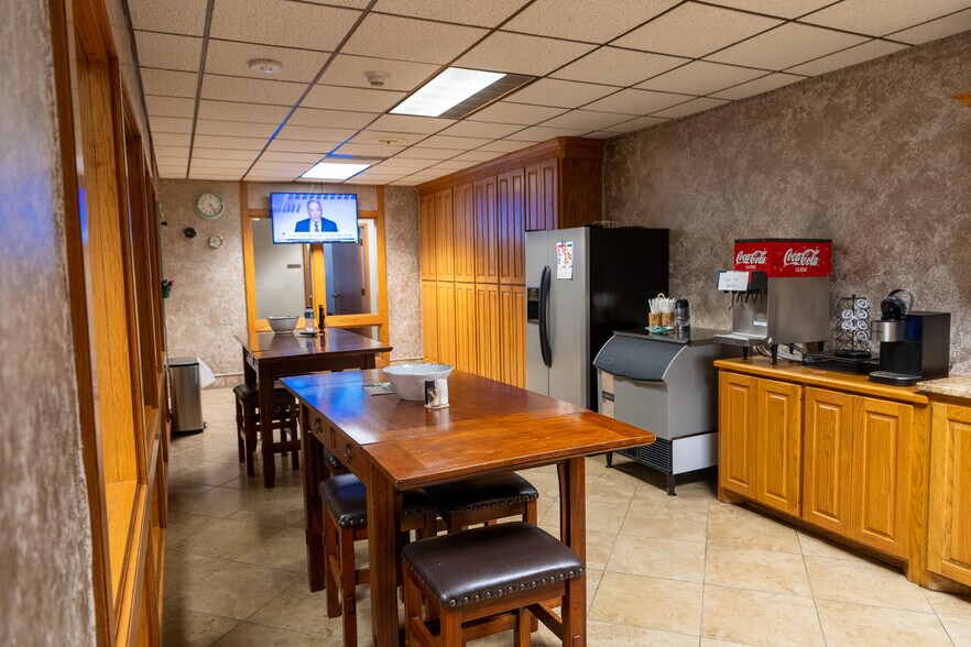 More Photos Of 125 W Missouri Ave, Midland Office For Sale