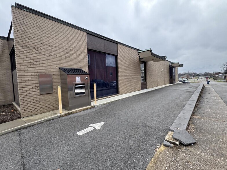 More Photos Of 128 S Main St, Lawrenceburg Freestanding For Sale