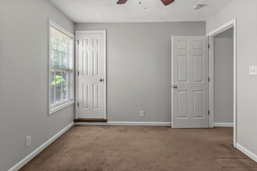 More Photos Of 162 Condor Ct, Clarksville Apartments For Sale