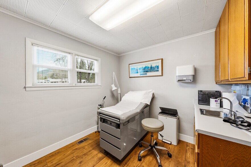 More Photos Of 21990 Highway 62, Shady Cove Healthcare For Sale