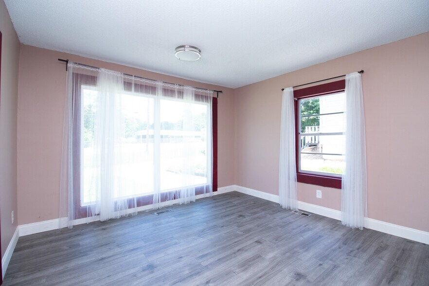 More Photos Of 4621 Buford Dr, Chamblee Office For Lease