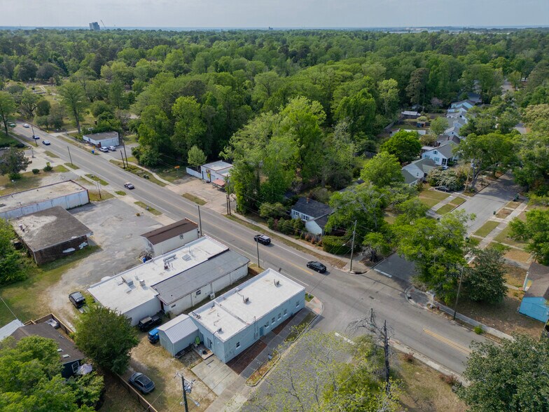 More Photos Of 2020 Princess Place Dr, Wilmington Freestanding For Sale