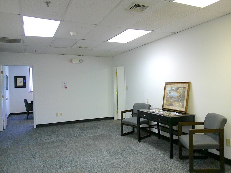 More Photos Of 17 Farmington Ave, Plainville Unknown For Lease