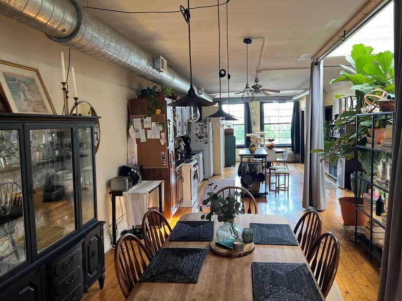 More Photos Of 1259 N milwaukee Ave, Chicago General Retail For Sale