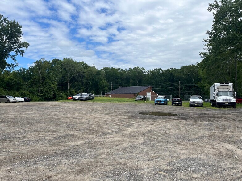 More Photos Of 168 Red Lion Rd, Southampton Light Manufacturing For Lease