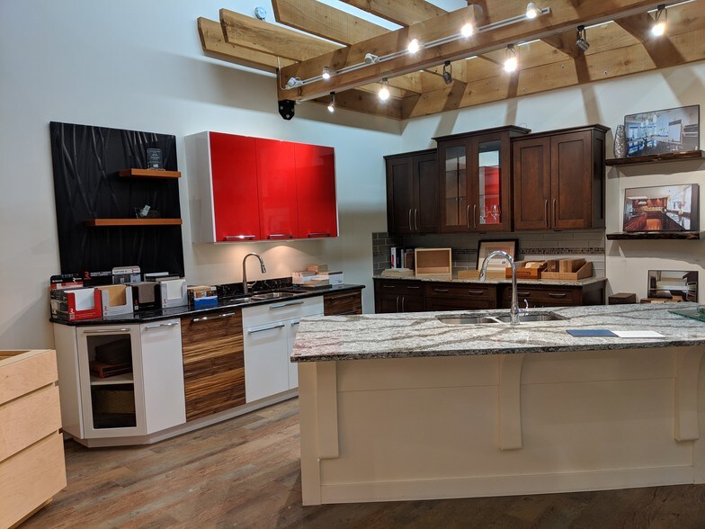 More Photos Of 1550 Thain Rd, Cobble Hill Showroom For Lease