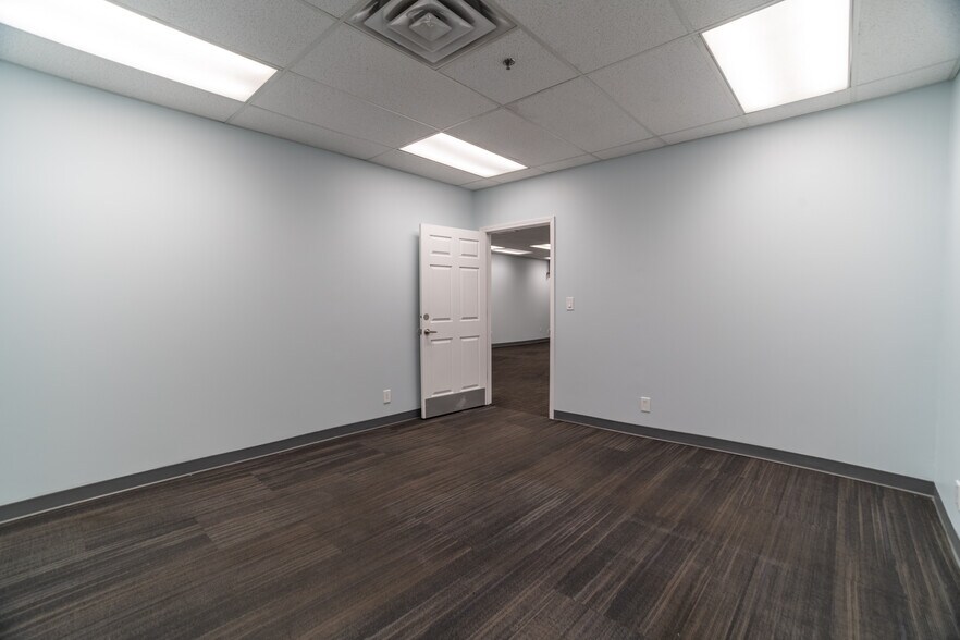 More Photos Of 125-127 Byassee Dr, Hazelwood Warehouse For Lease