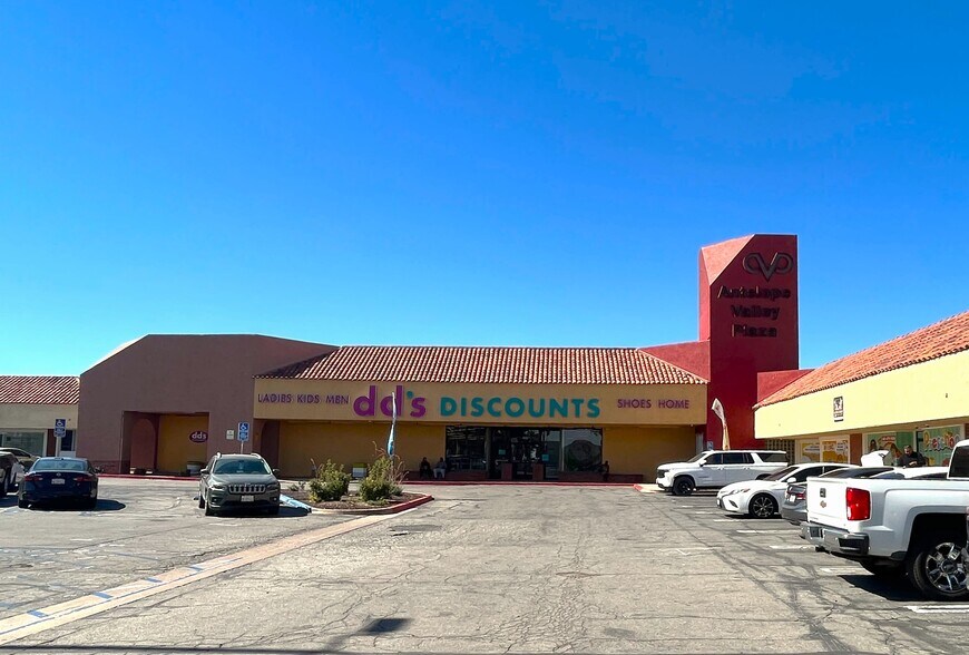 More Photos Of 2002-2074 W Avenue J, Lancaster Unknown For Lease