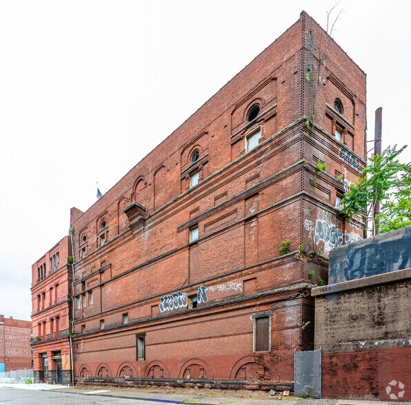 More Photos Of 63 Governor St, Paterson Warehouse For Lease