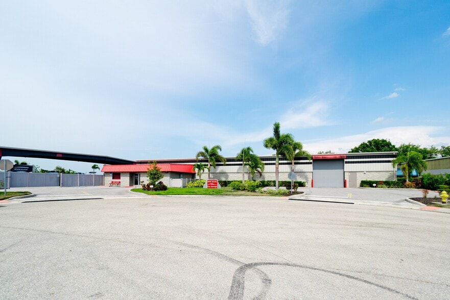 More Photos Of 7107 24th Ct E, Sarasota Warehouse For Sale
