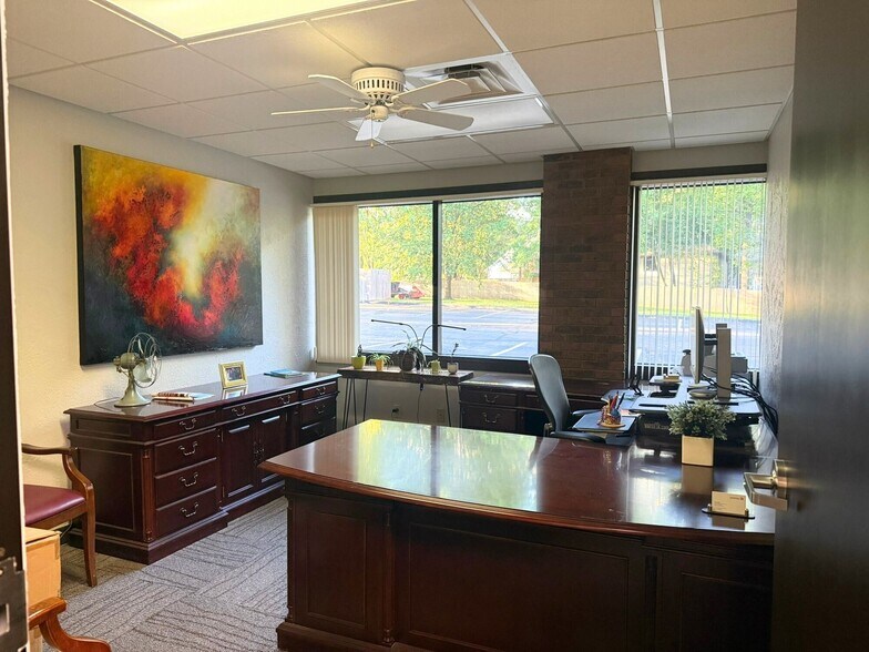 More Photos Of 3801 E Sunshine St, Springfield Office For Sale