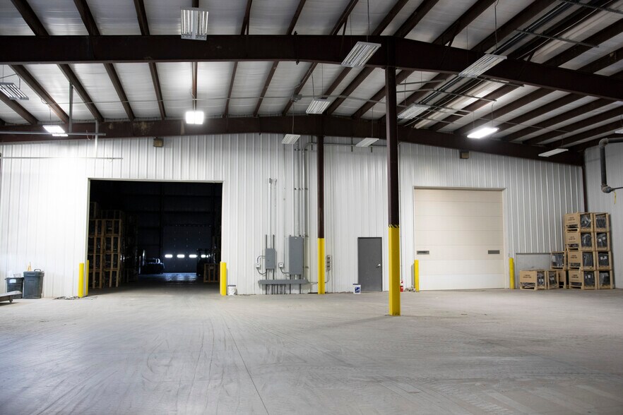 More Photos Of 21 Salerno Dr, Hudson Warehouse For Lease