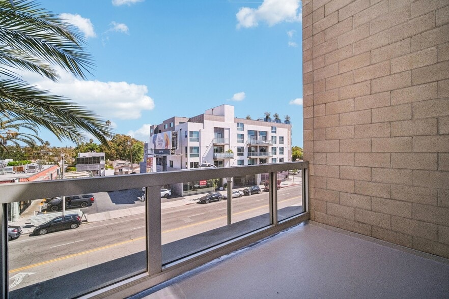 More Photos Of 717 N Highland Ave, Los Angeles Flex For Sale