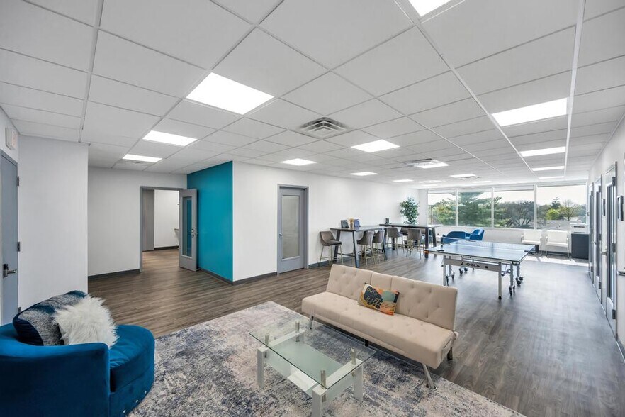 More Photos Of 1 Old Country Rd, Carle Place Office For Lease