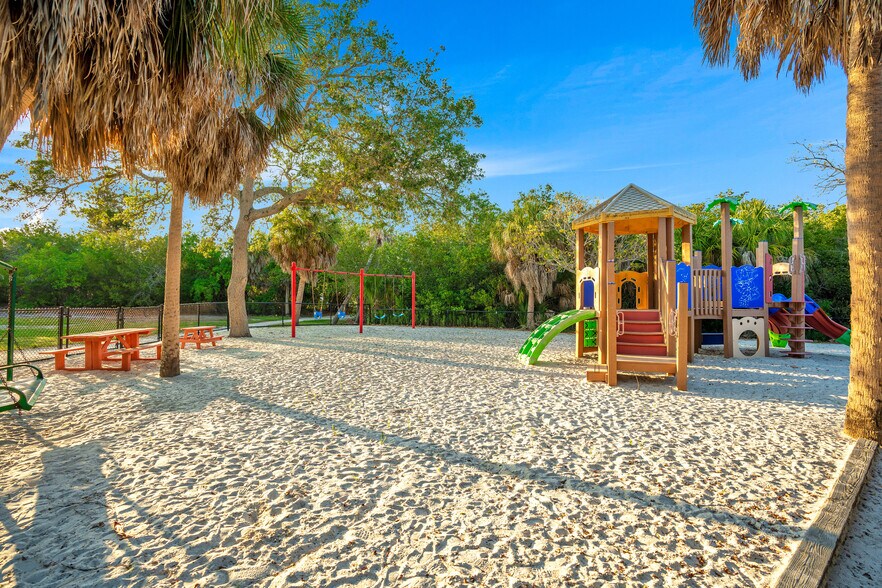 More Photos Of 571 Saint Judes Dr, Longboat Key Apartments For Sale