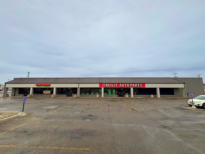 More Photos Of 5733-5737 Lewis Ave, Toledo Freestanding For Lease