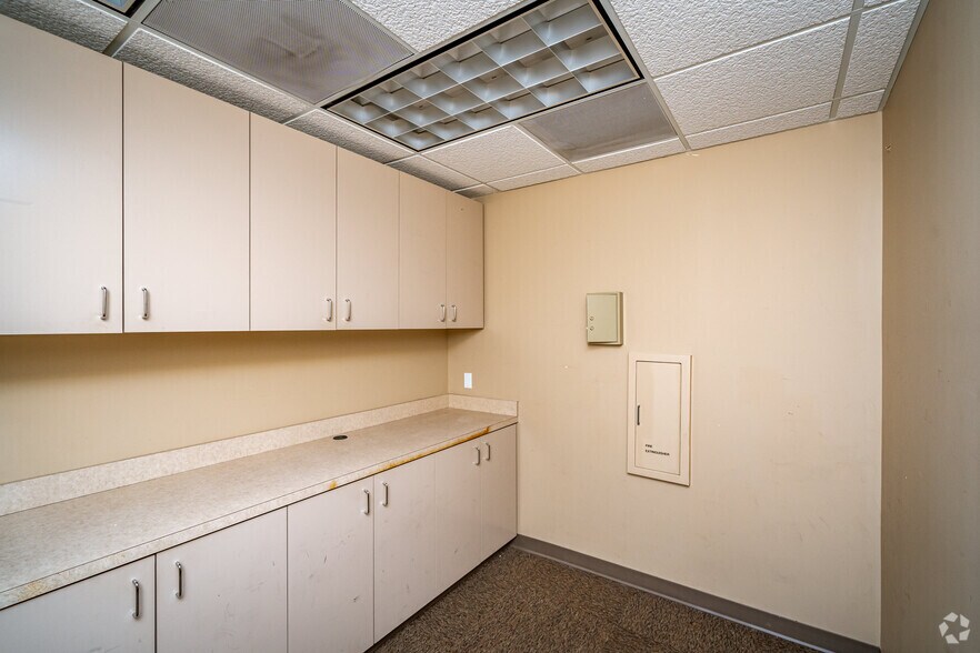 More Photos Of 2799 Fulton St, Houston Bank For Sale