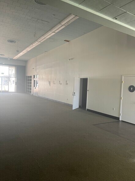 More Photos Of 7500 Monterey Rd, Gilroy Freestanding For Lease