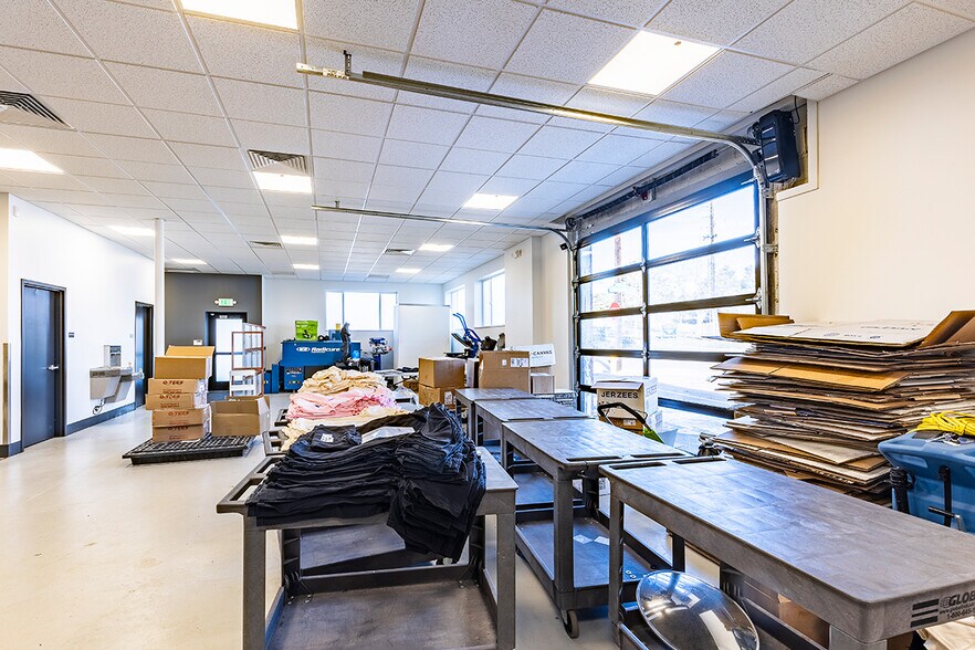 More Photos Of 1900 S Navajo St, Denver Warehouse For Sale