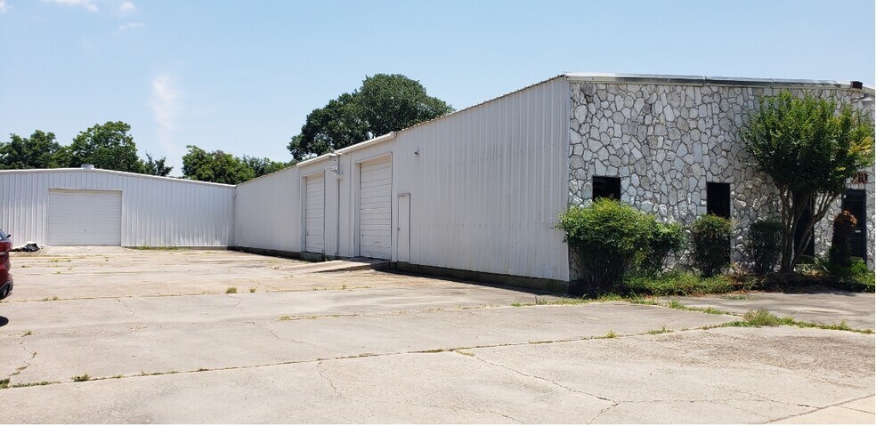 More Photos Of 10210 Fulton St, Houston Warehouse For Sale