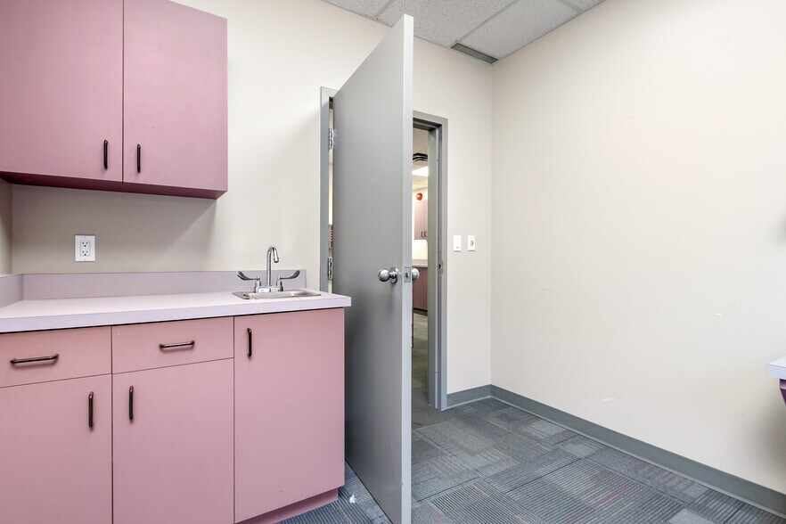More Photos Of 100 Princess St, Kingston Medical For Lease