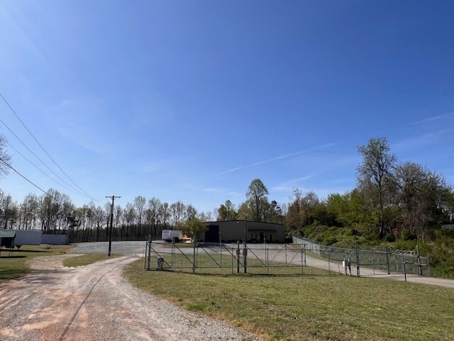 More Photos Of 1585 Gable St, High Point Warehouse For Lease