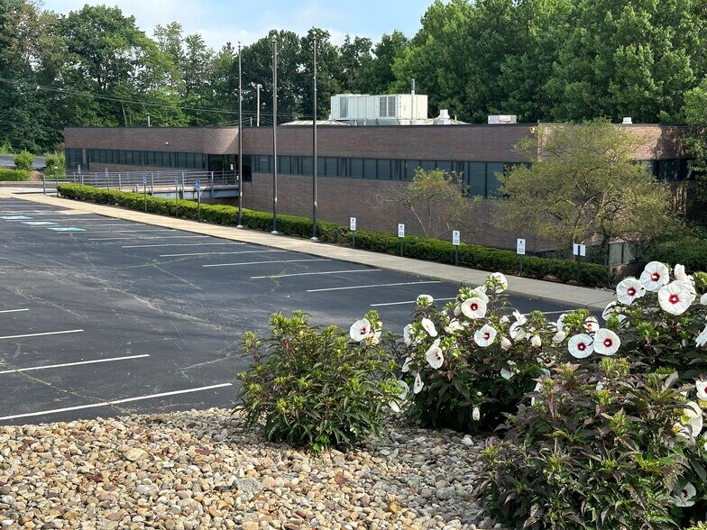 More Photos Of 250 Park West Dr, Pittsburgh Office For Sale