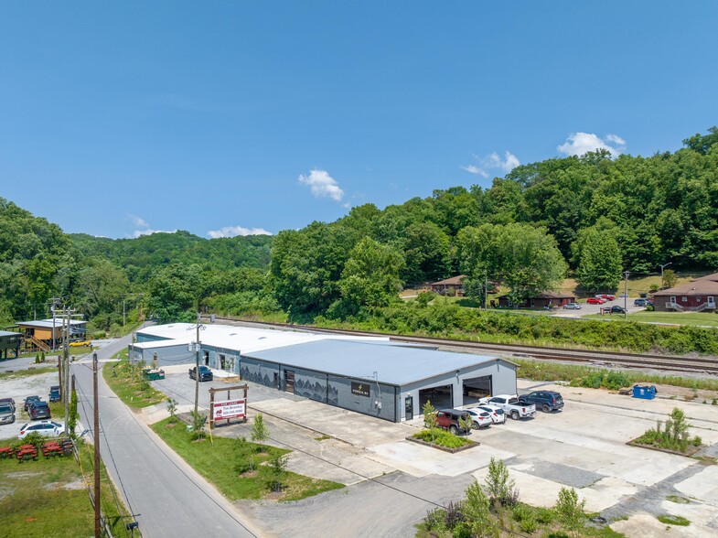 Primary Photo Of 164 Commerce St, Old Fort Warehouse For Lease