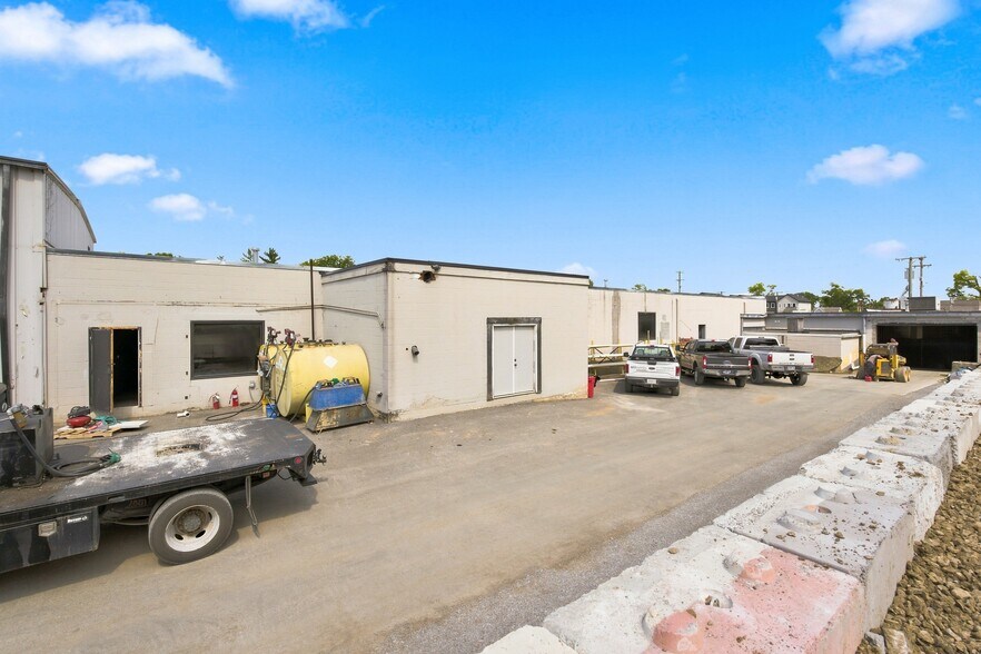 More Photos Of 6115 Robertson Ave, Nashville Warehouse For Lease