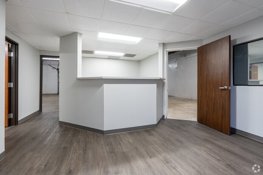 More Photos Of 1510 Randolph St, Carrollton Light Manufacturing For Lease