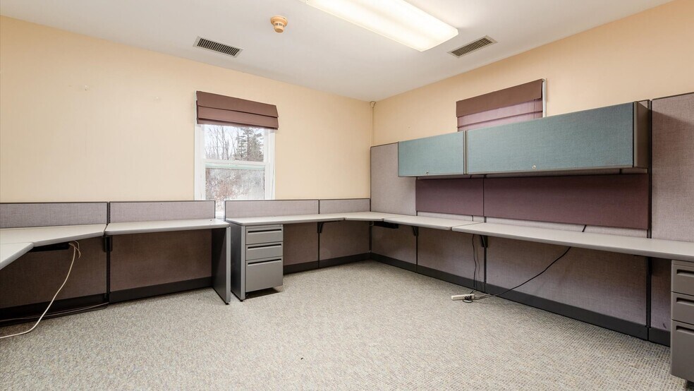 More Photos Of 172 S Friendship Dr, New Concord Medical For Sale
