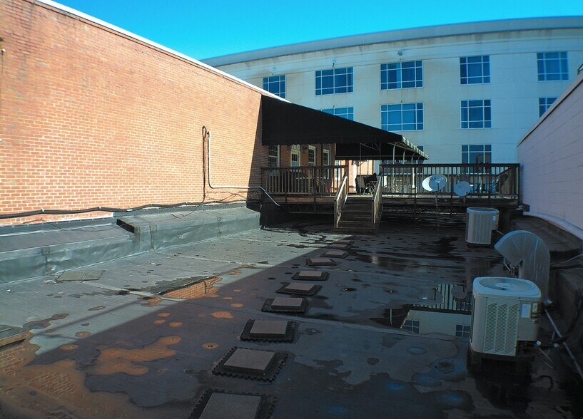 More Photos Of 306 E Main St, Richmond Office For Sale