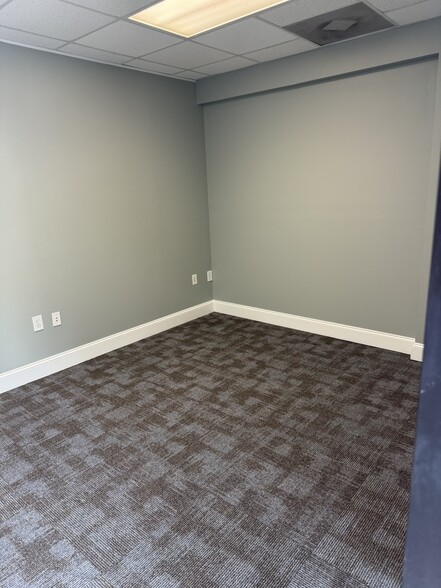 More Photos Of 119 Gateway Dr, Canton Warehouse For Lease