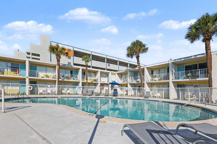 More Photos Of 1500 S Ocean Blvd, Myrtle Beach Apartments For Sale