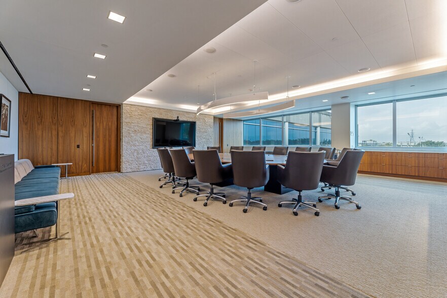 More Photos Of 17021 Aldine Westfield Rd, Houston Office For Sale