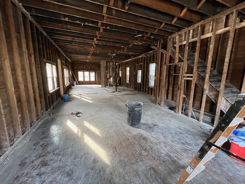 More Photos Of 2589 S Delaware Ave, Milwaukee Storefront Retail Office For Lease